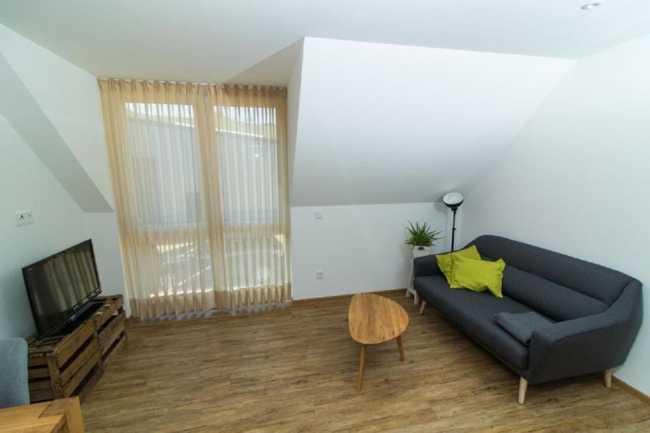 Ferienweingut Ulrike Thul Apartment ไลเวน ภายนอก รูปภาพ